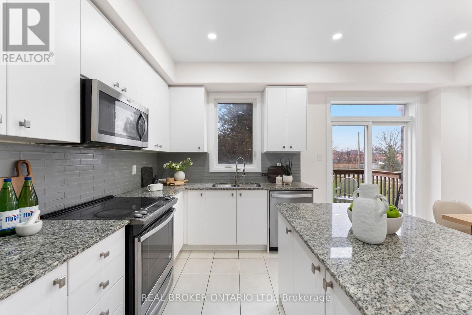 206 LONDON LANE Image 13