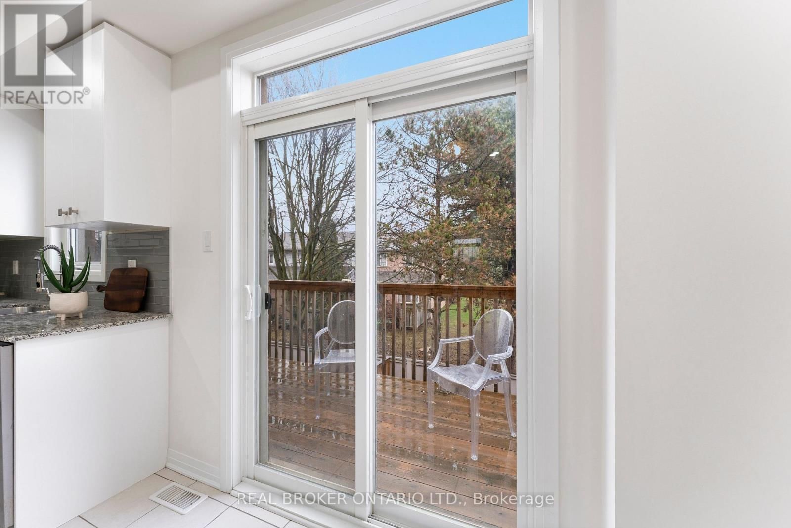 206 LONDON LANE Image 16