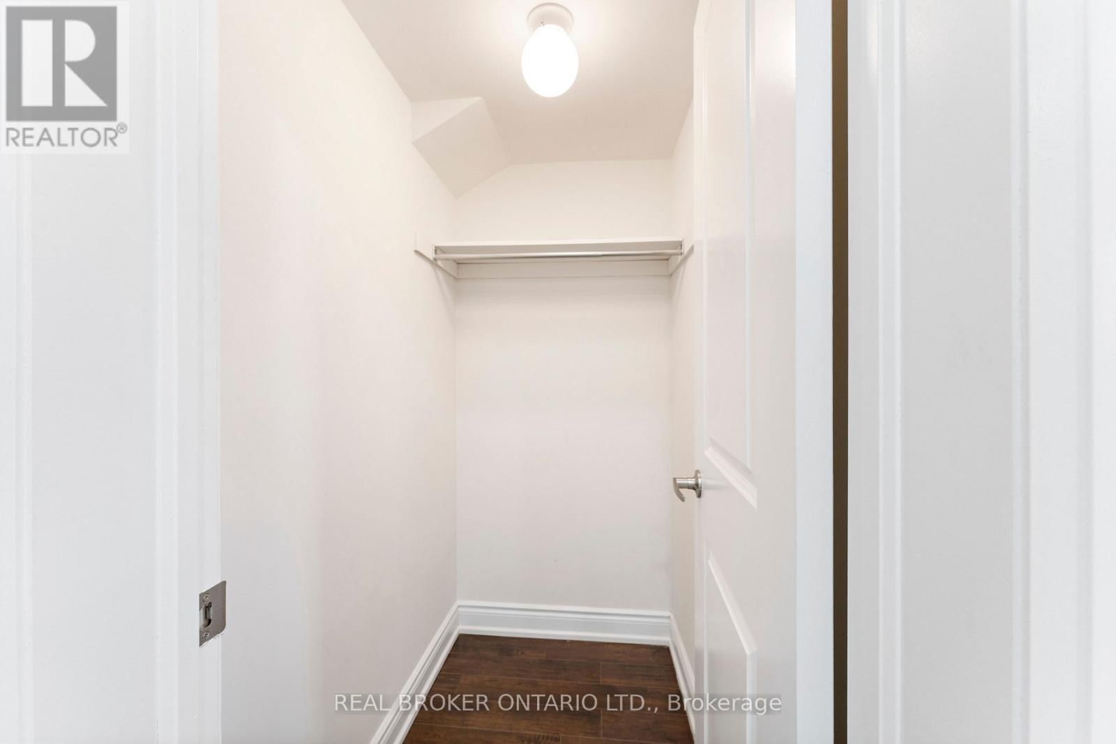 206 LONDON LANE Image 39