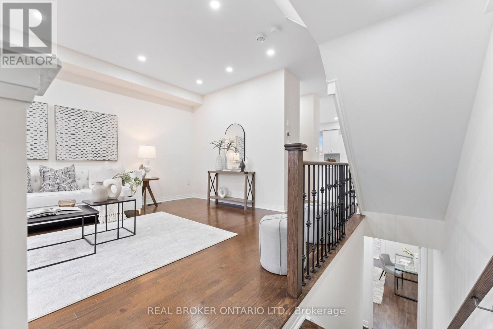 206 LONDON LANE Image 5