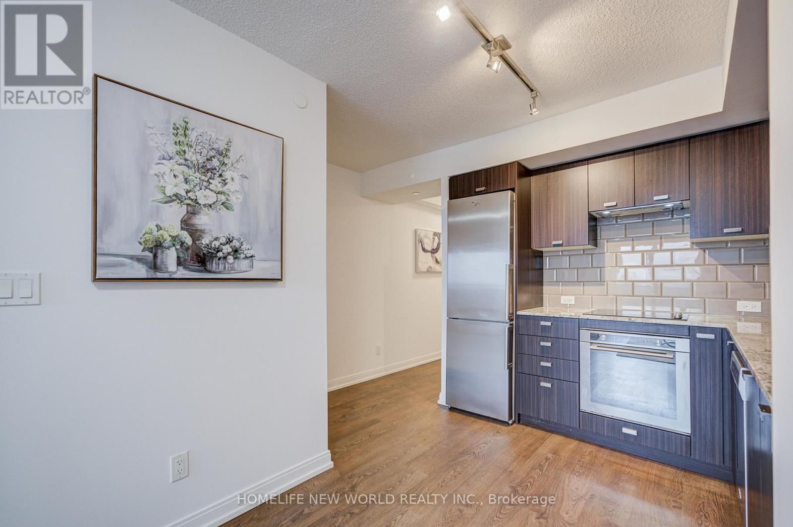 1305 - 255 VILLAGE GREEN SQUARE Image 13