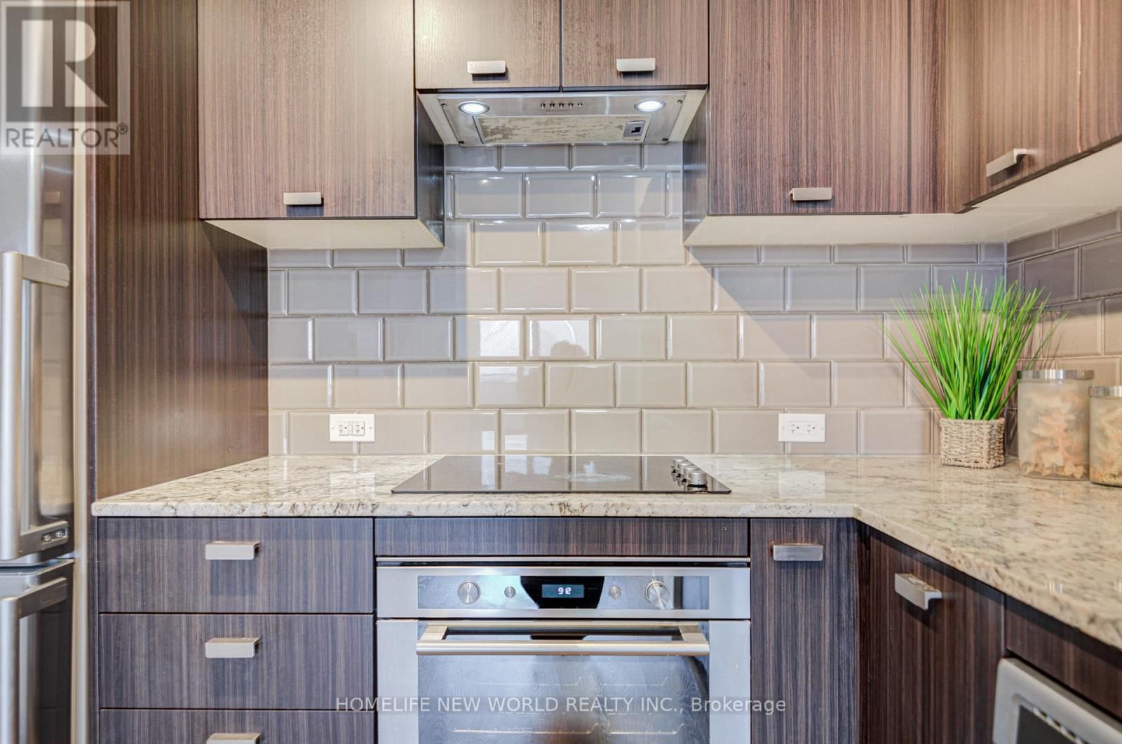 1305 - 255 VILLAGE GREEN SQUARE Image 14