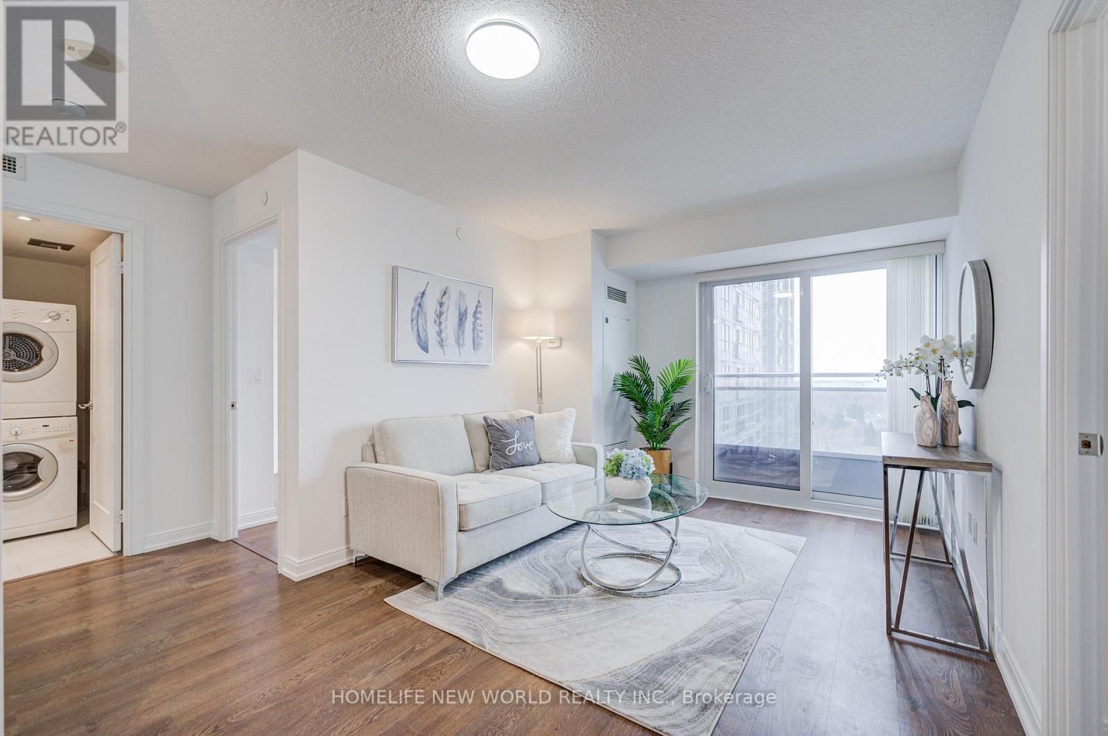 1305 - 255 VILLAGE GREEN SQUARE Image 16