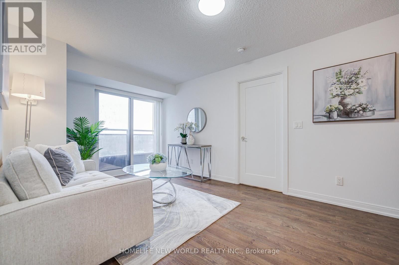 1305 - 255 VILLAGE GREEN SQUARE Image 18