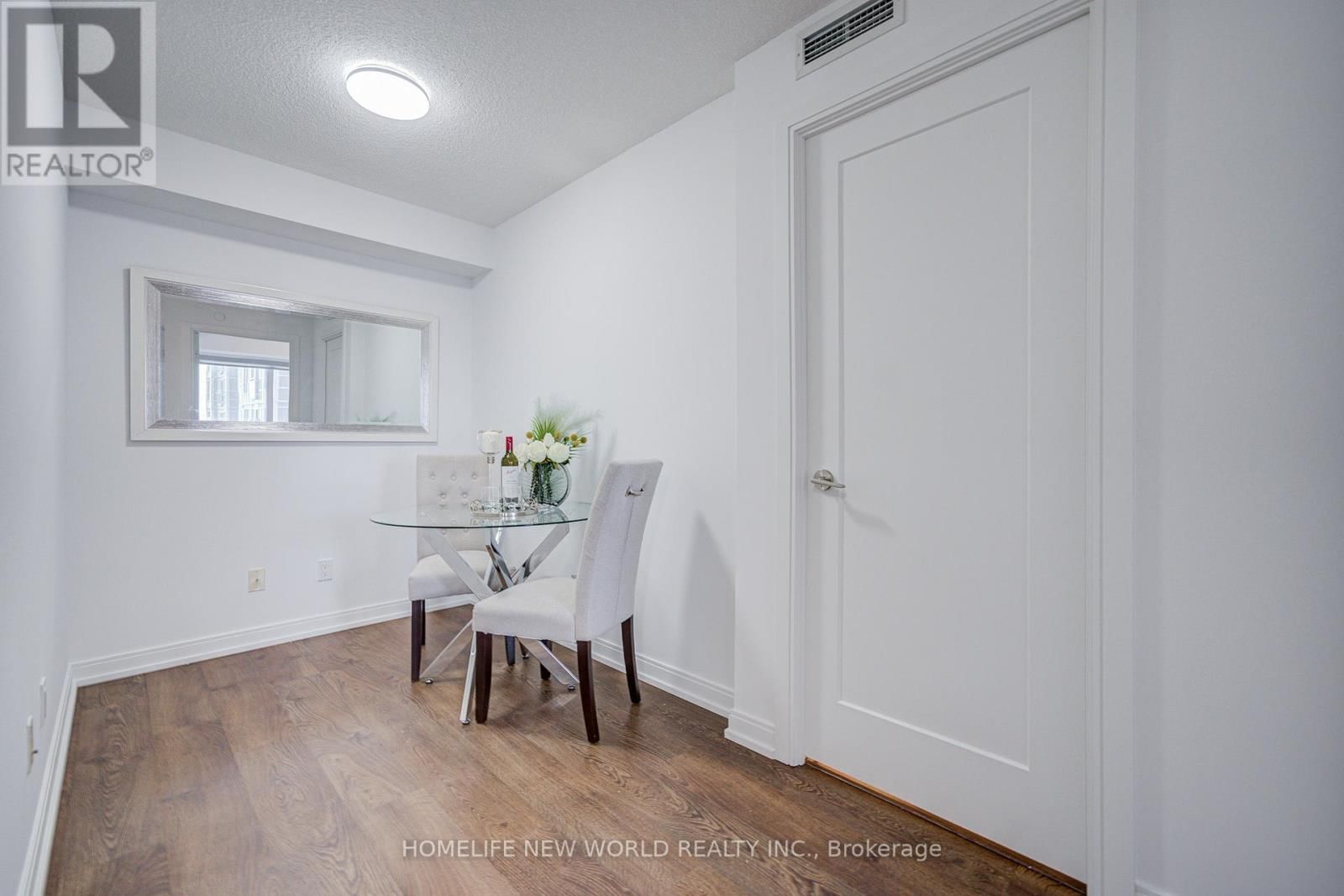 1305 - 255 VILLAGE GREEN SQUARE Image 23