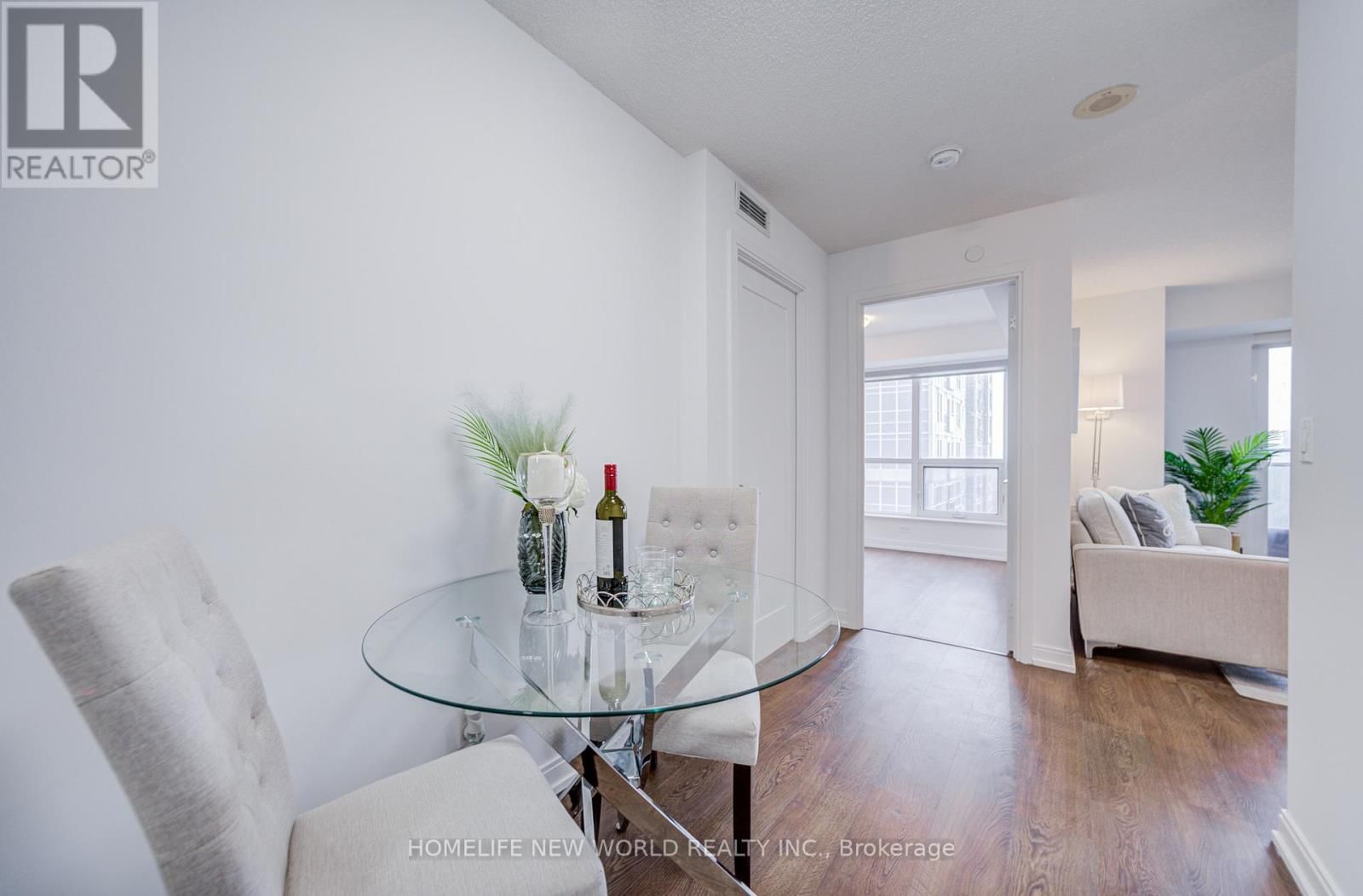 1305 - 255 VILLAGE GREEN SQUARE Image 25