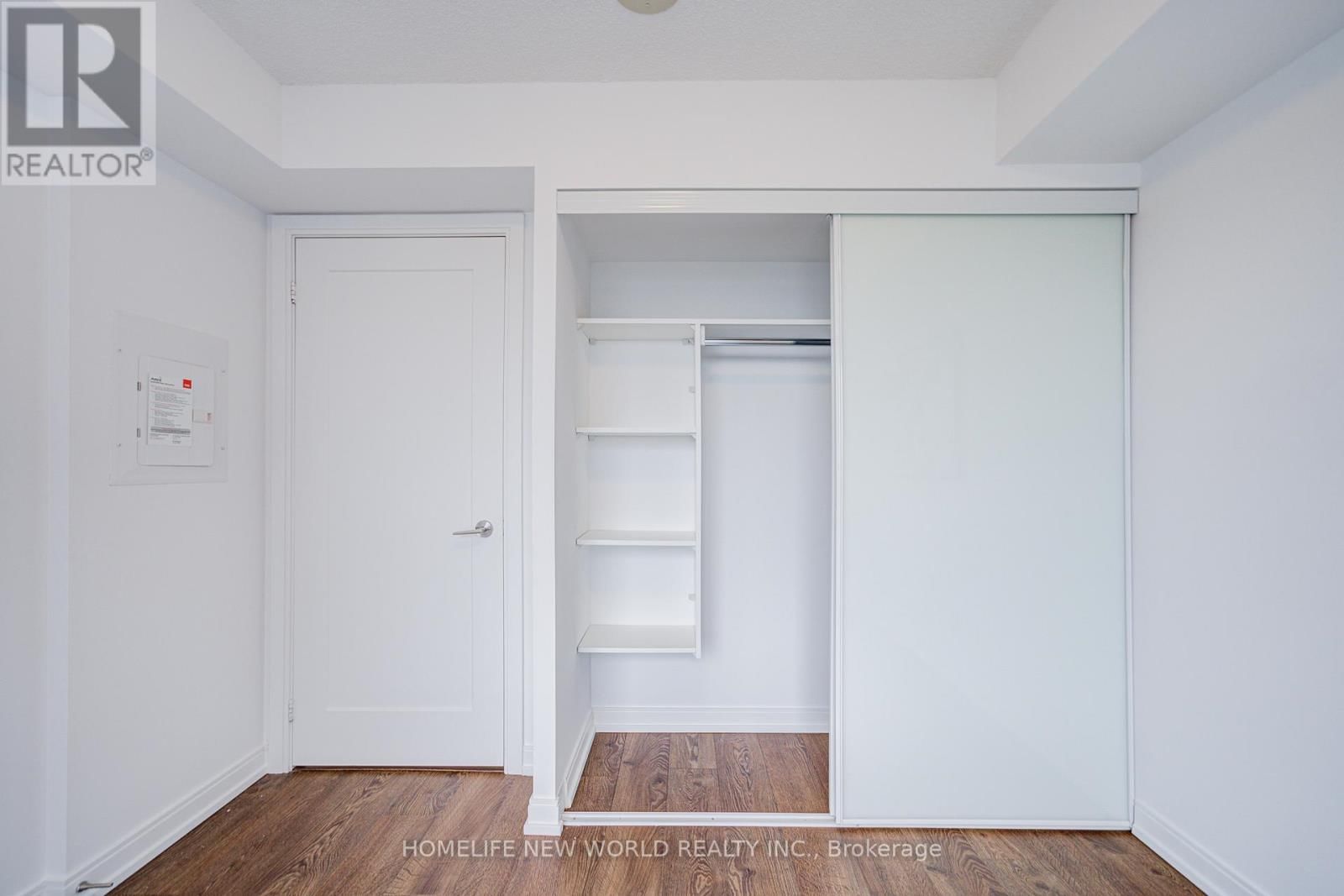 1305 - 255 VILLAGE GREEN SQUARE Image 30