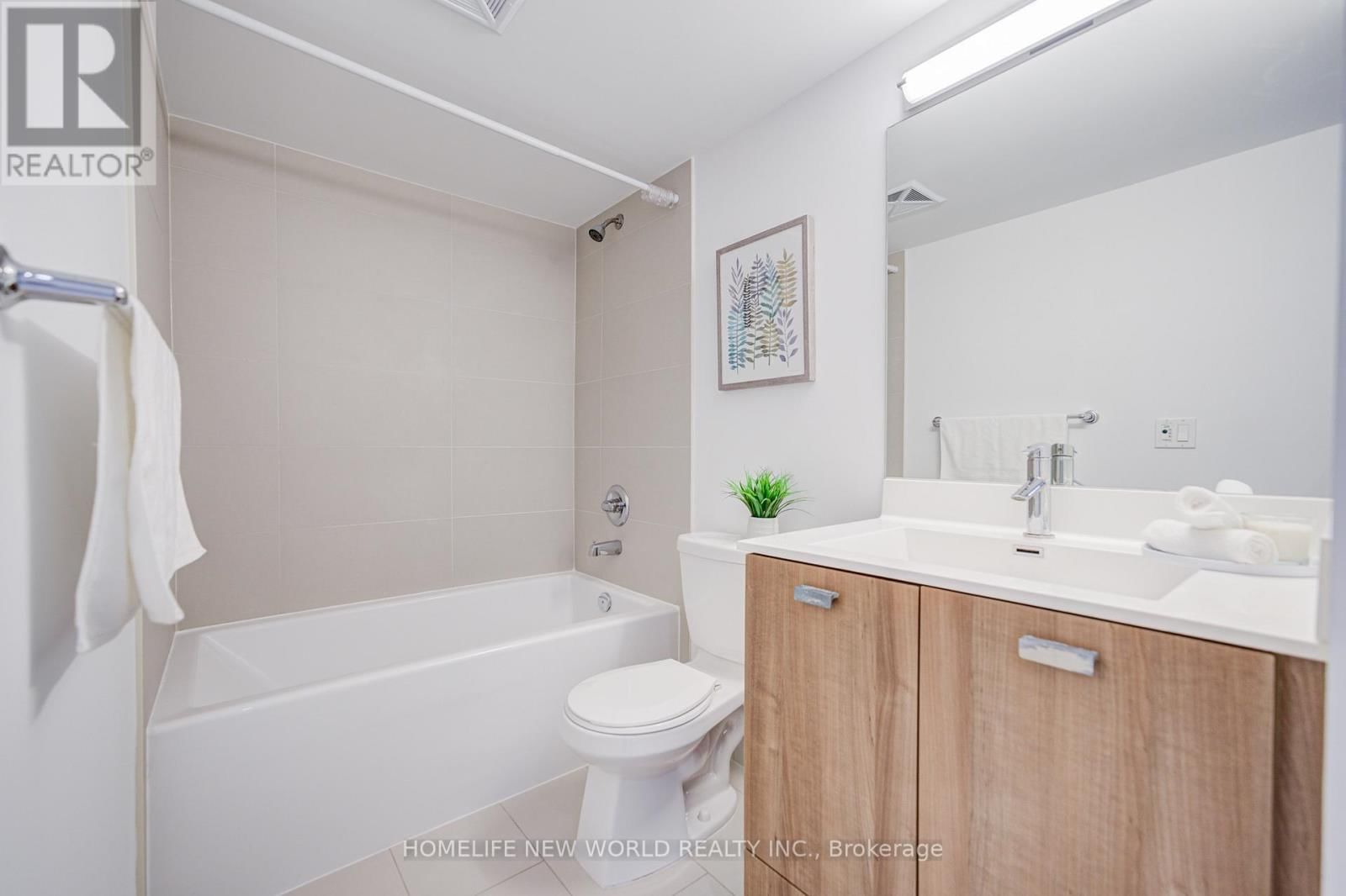 1305 - 255 VILLAGE GREEN SQUARE Image 32