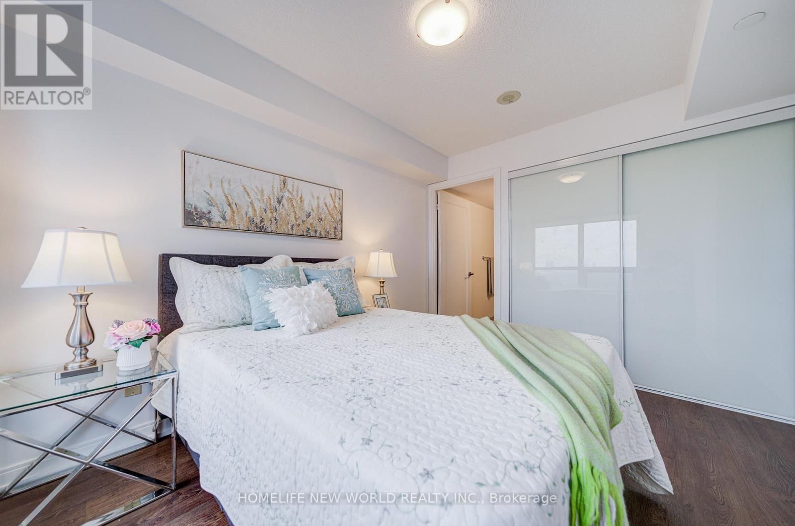 1305 - 255 VILLAGE GREEN SQUARE Image 36