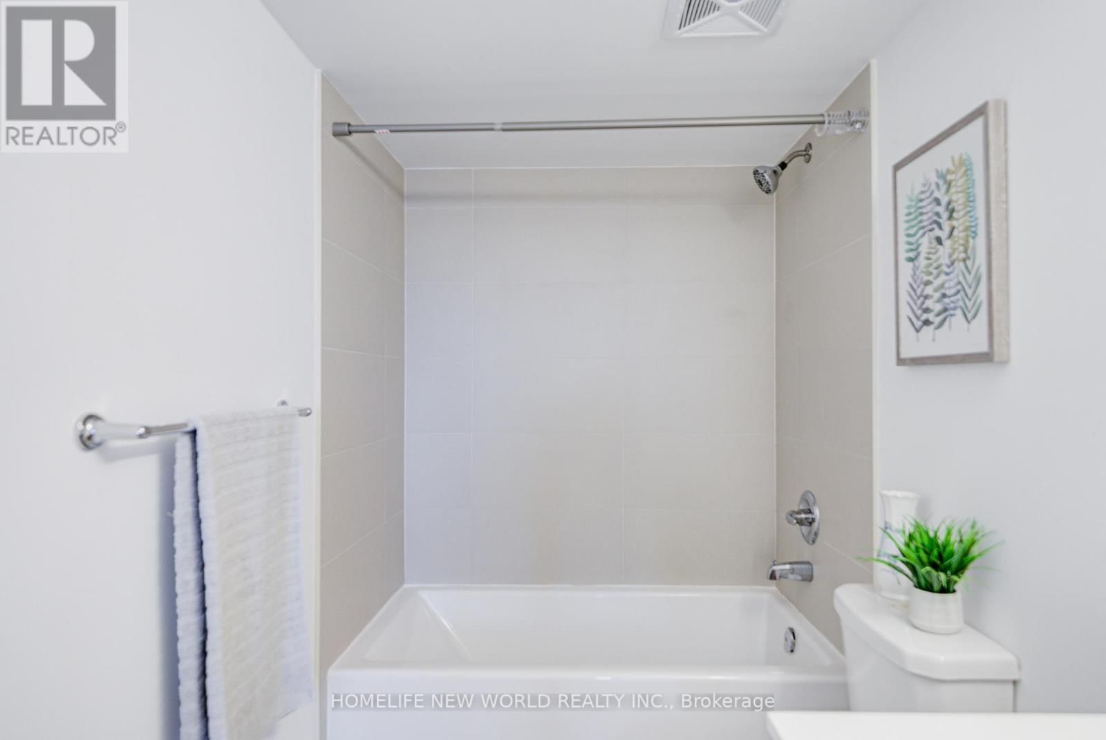 1305 - 255 VILLAGE GREEN SQUARE Image 40