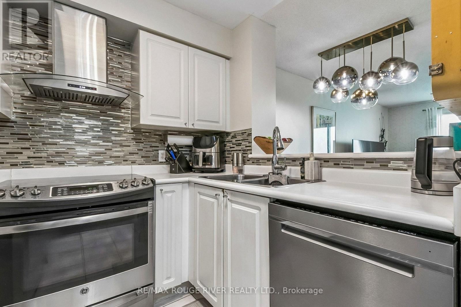 1203 - 11 LEE CENTRE DRIVE Image 10