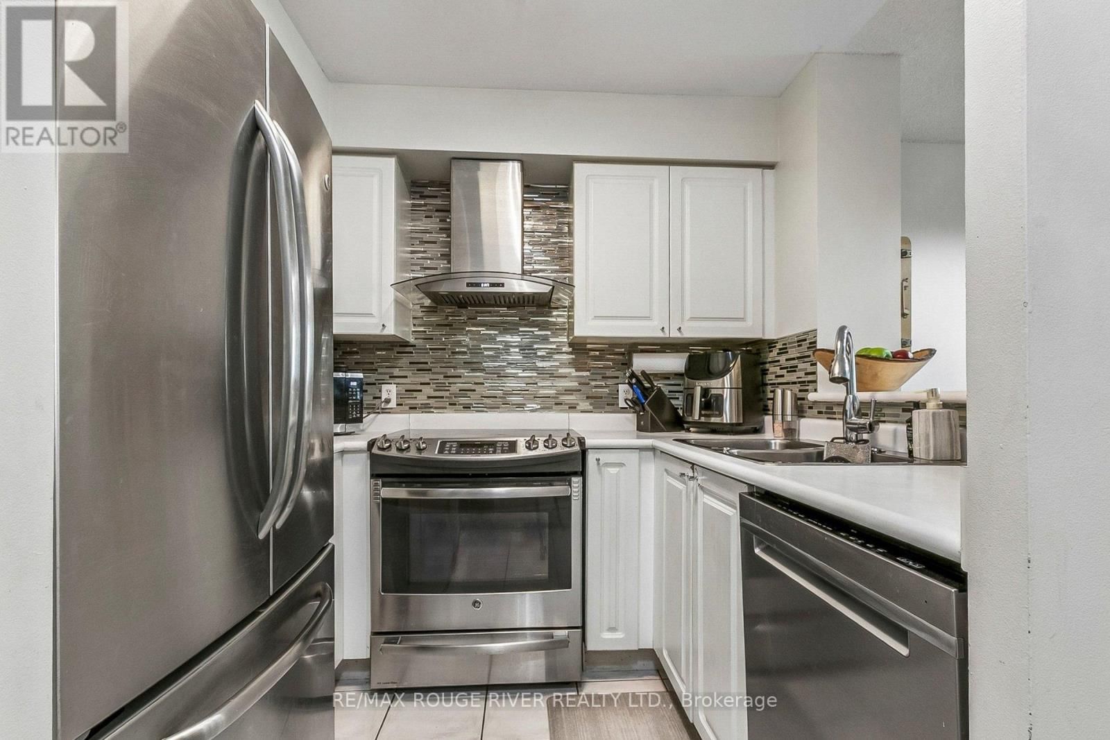 1203 - 11 LEE CENTRE DRIVE Image 11