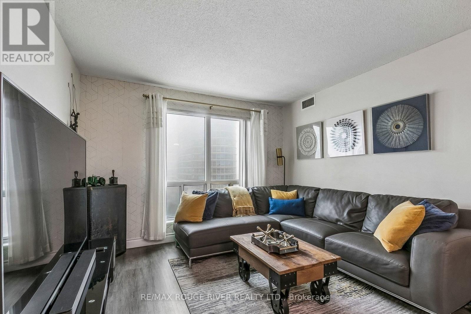 1203 - 11 LEE CENTRE DRIVE Image 21