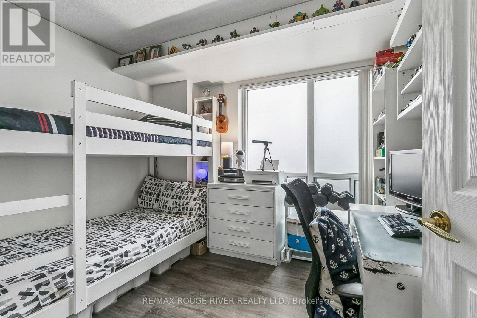 1203 - 11 LEE CENTRE DRIVE Image 25