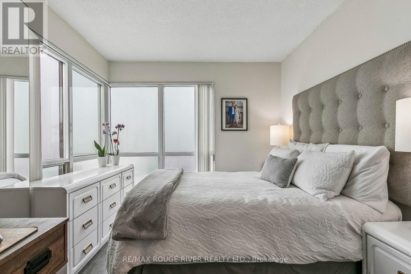 1203 - 11 LEE CENTRE DRIVE Image 27