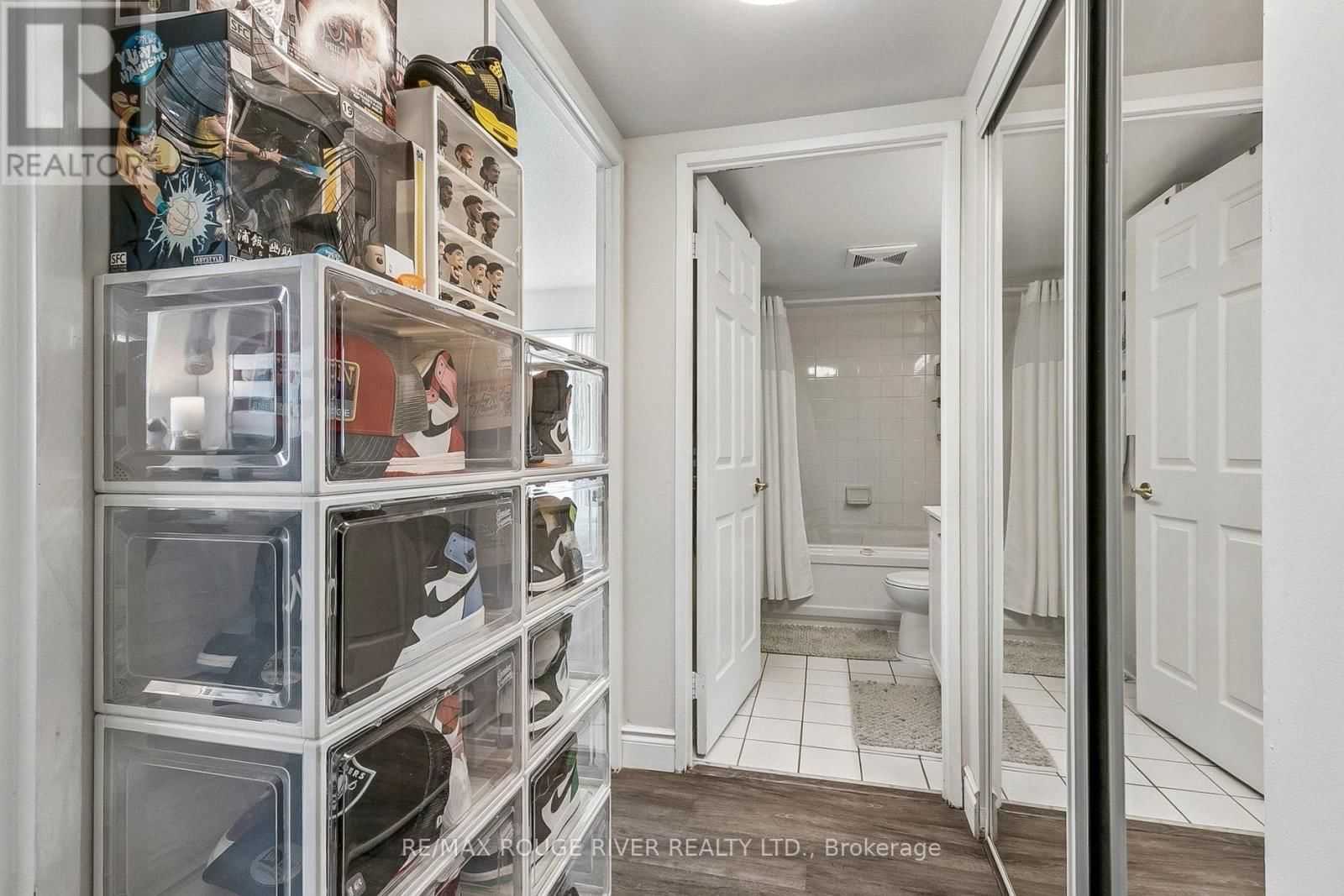 1203 - 11 LEE CENTRE DRIVE Image 5