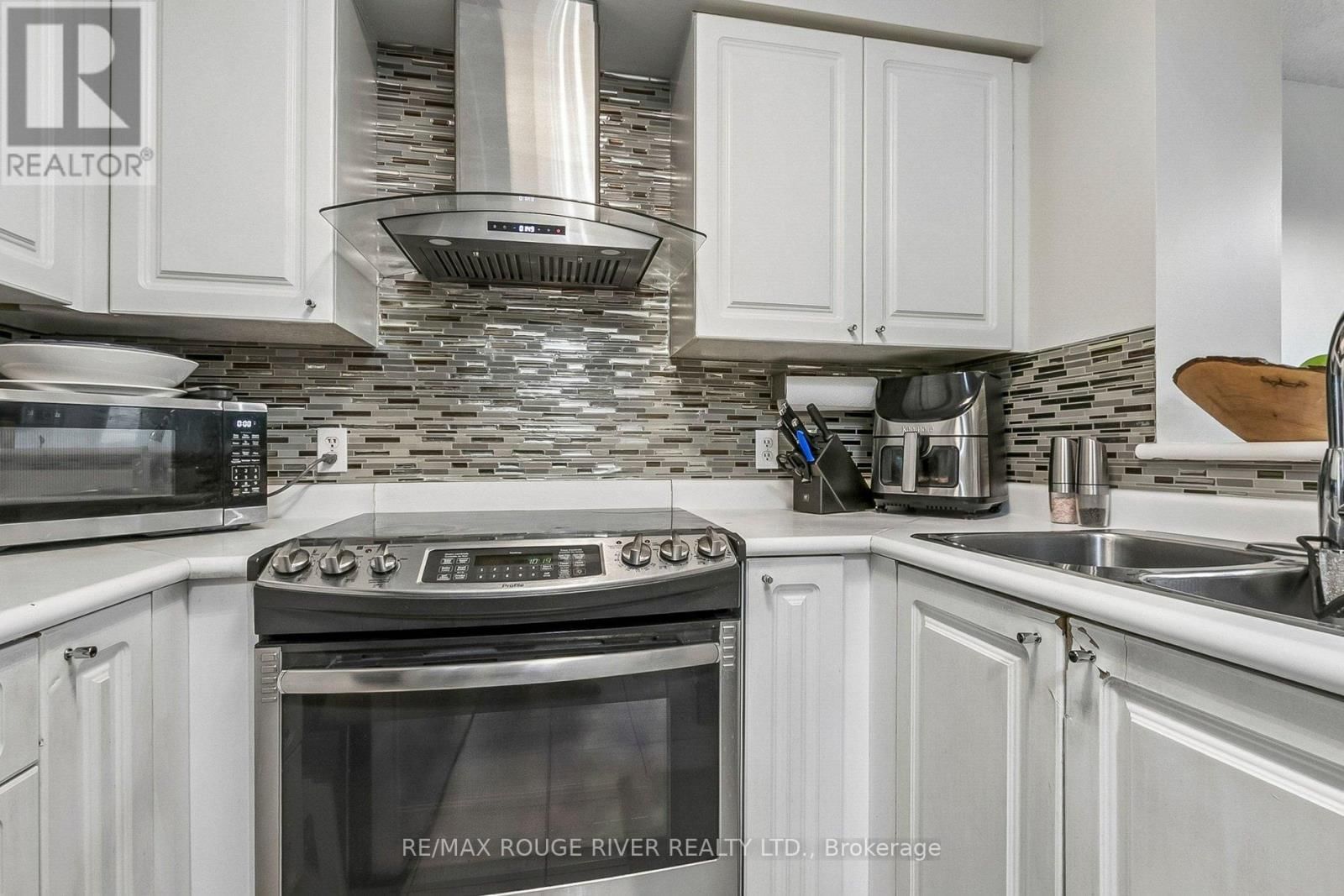 1203 - 11 LEE CENTRE DRIVE Image 9