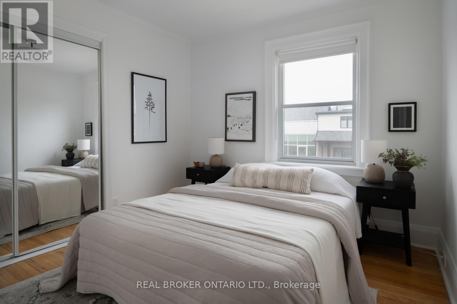 256 MONARCH PARK AVENUE Image 16