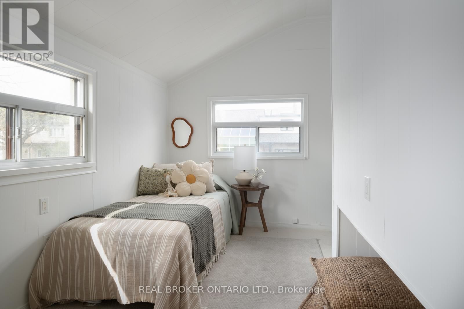 256 MONARCH PARK AVENUE Image 17