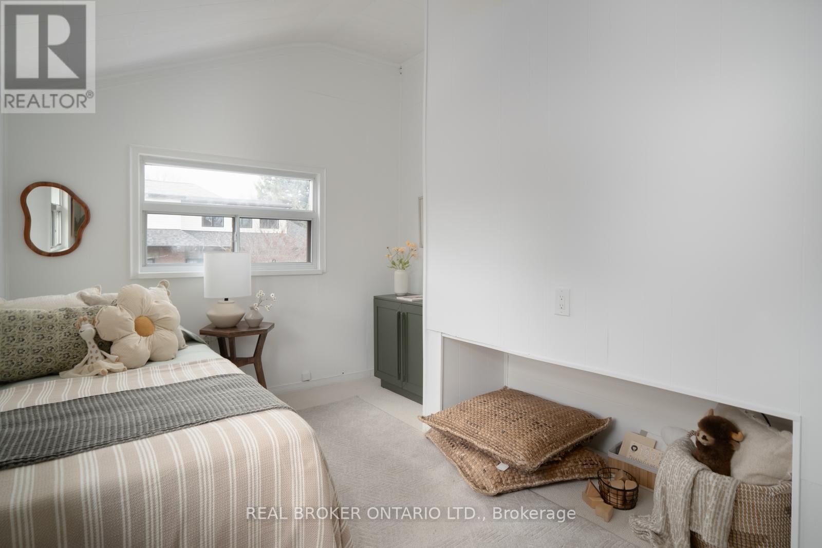 256 MONARCH PARK AVENUE Image 18