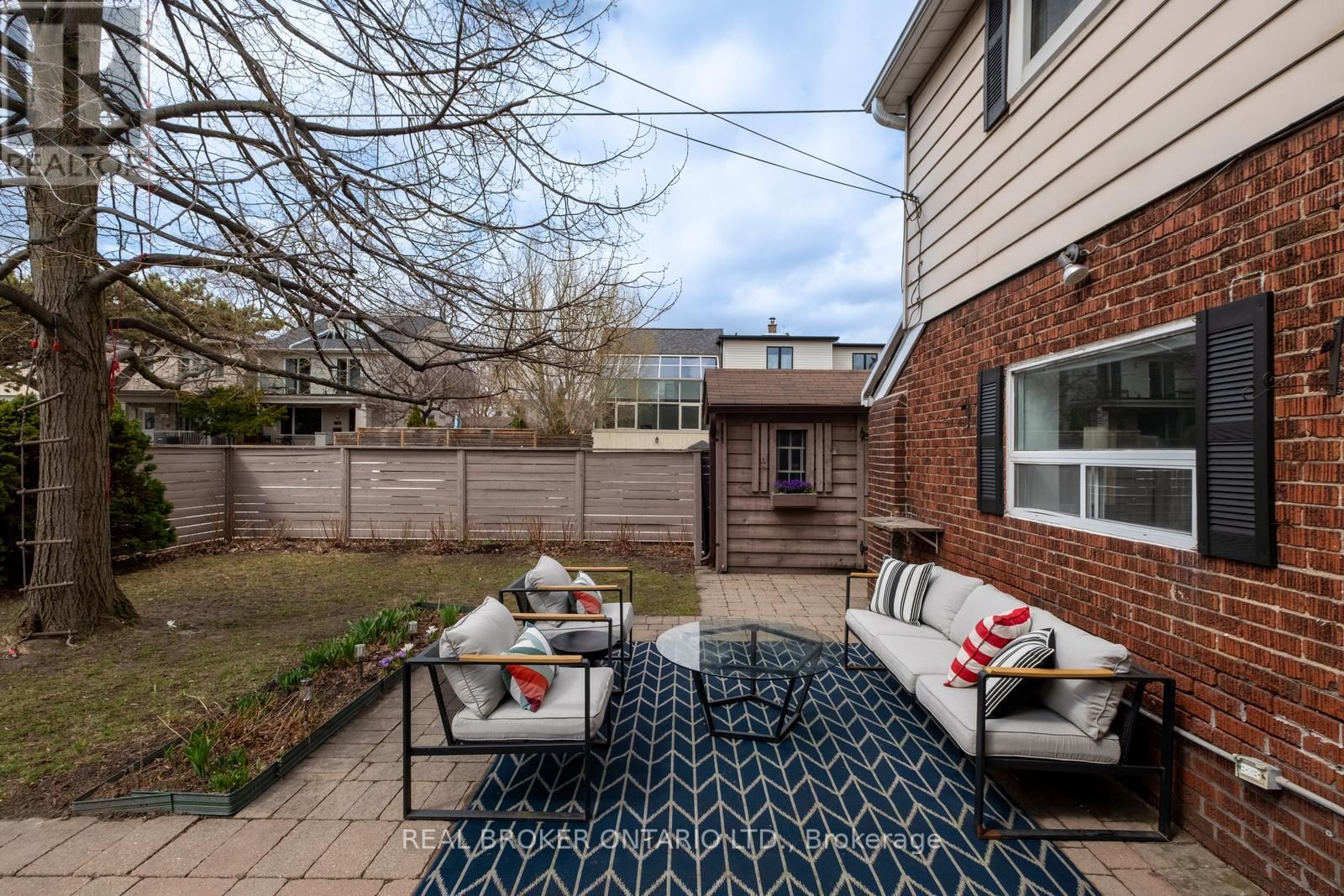 256 MONARCH PARK AVENUE Image 20