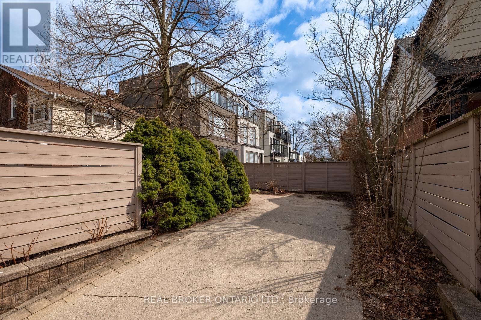 256 MONARCH PARK AVENUE Image 22