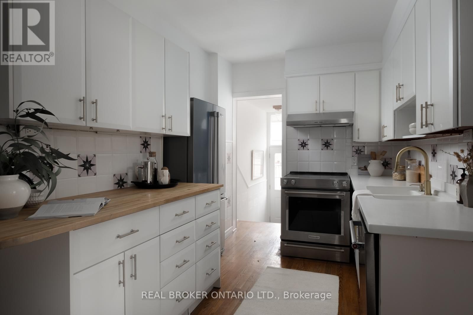 256 MONARCH PARK AVENUE Image 8