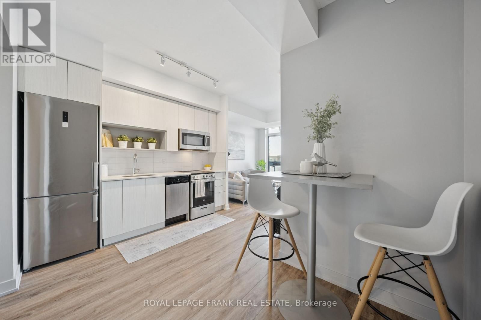 409 - 630 GREENWOOD AVENUE Image 1