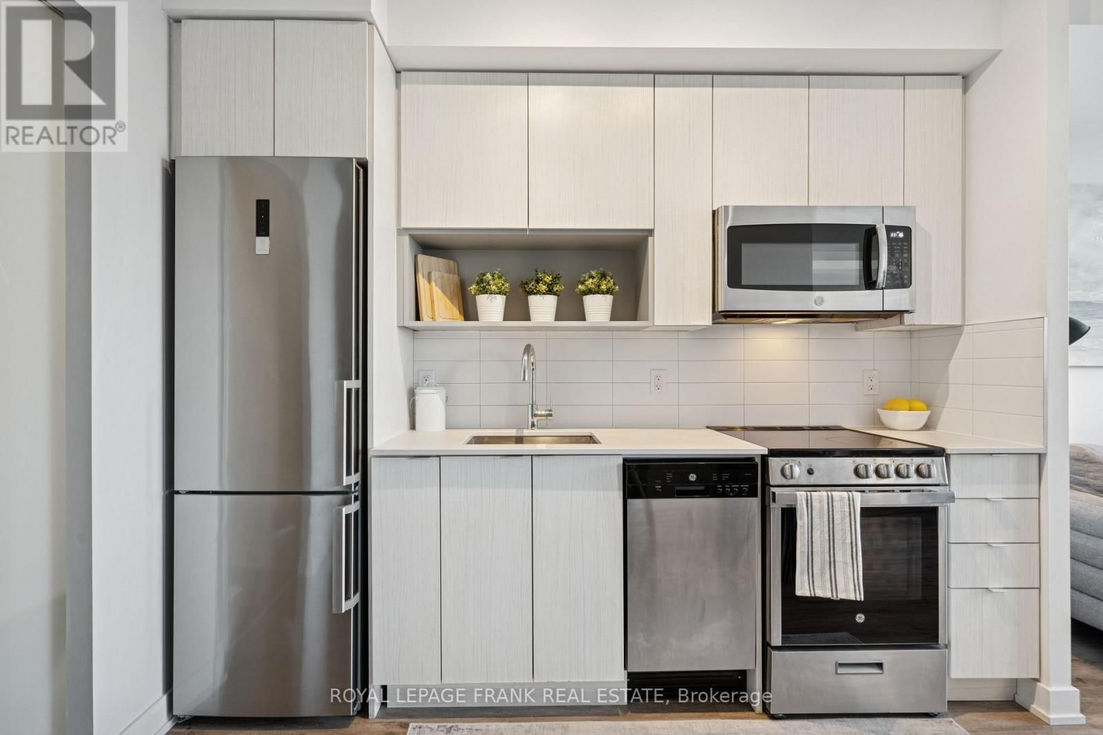 409 - 630 GREENWOOD AVENUE Image 3