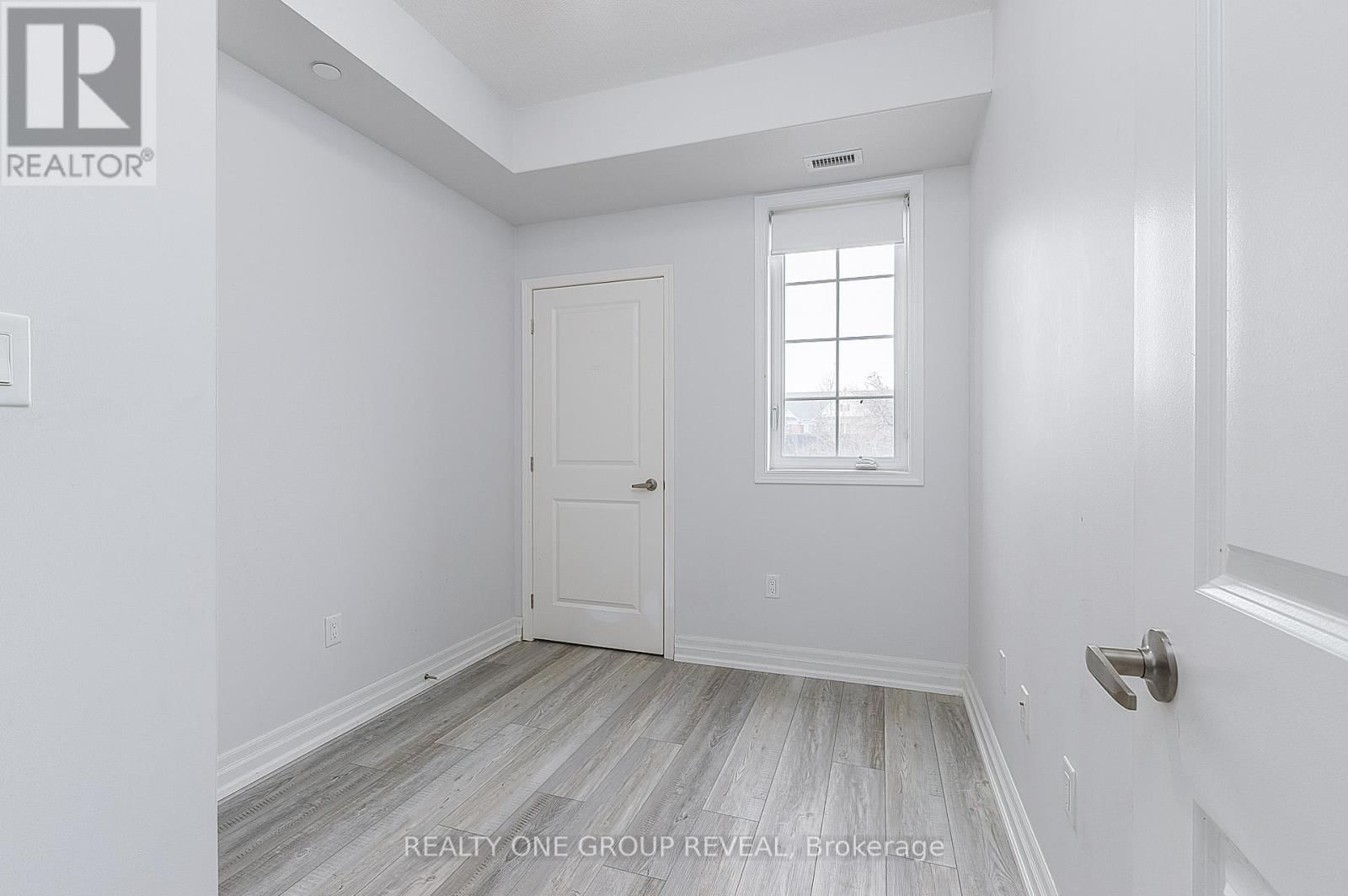 210 - 80 ASPEN SPRINGS DRIVE Image 9