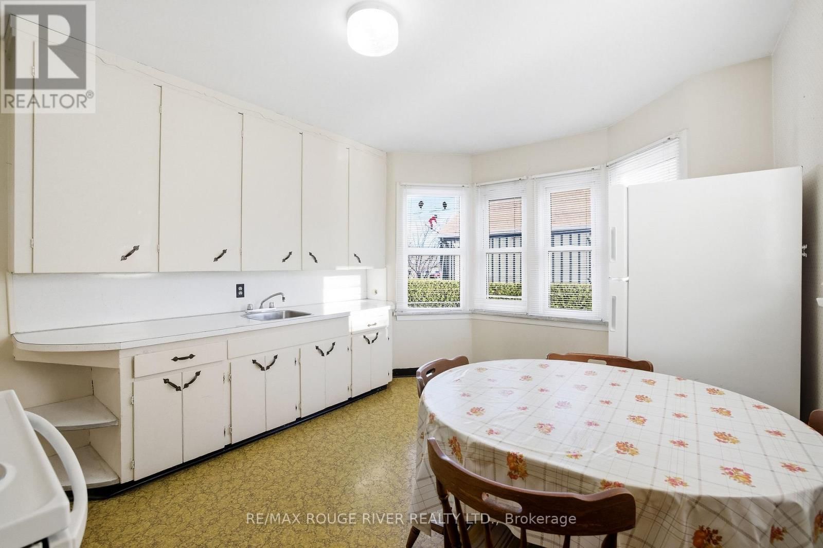 344 NIPIGON STREET Image 14