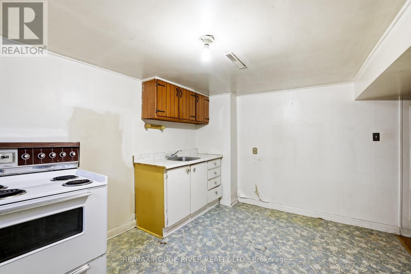 344 NIPIGON STREET Image 30