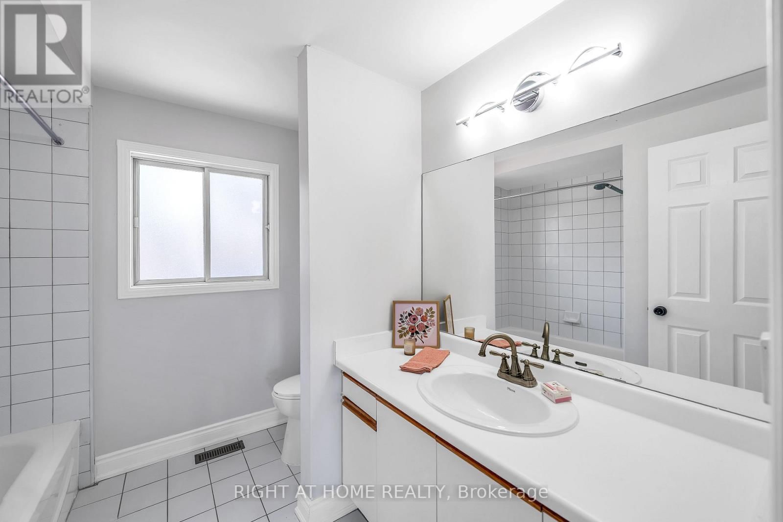 1657 DELLBROOK AVENUE Image 24