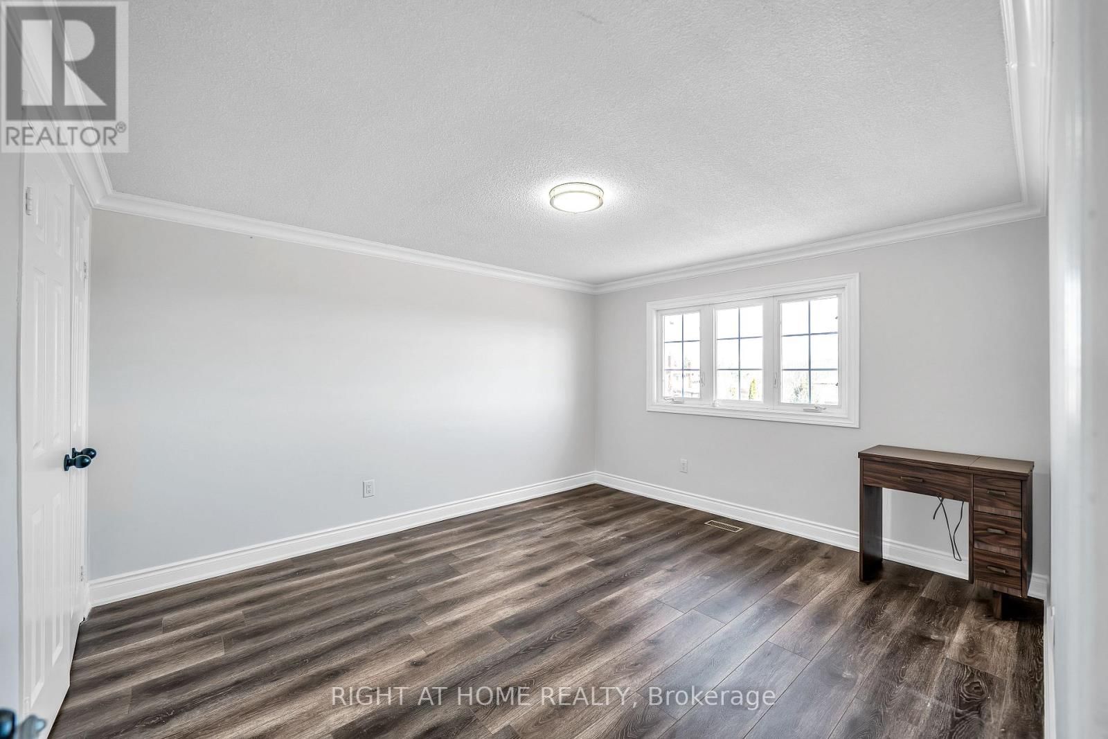 1657 DELLBROOK AVENUE Image 28