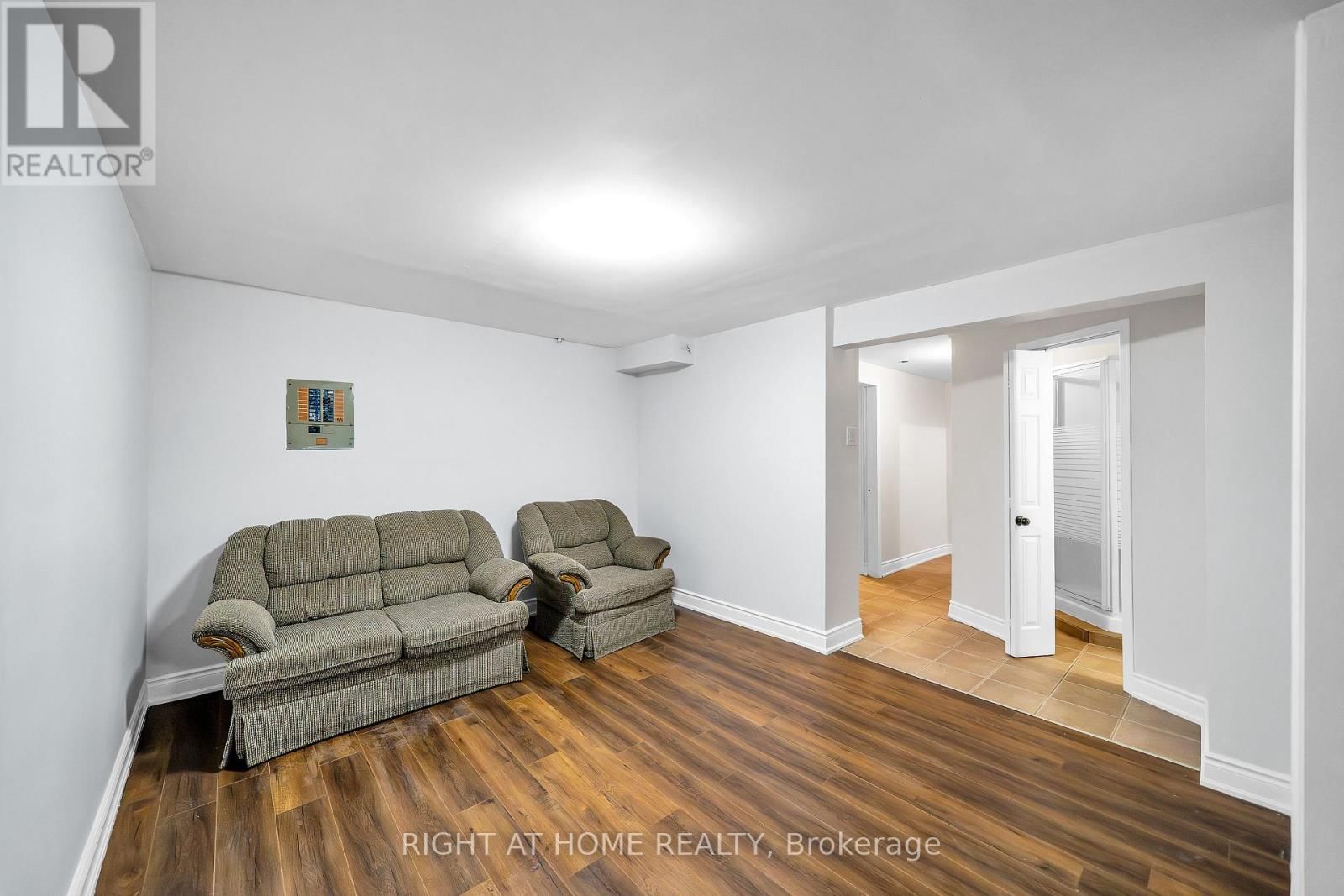 1657 DELLBROOK AVENUE Image 32