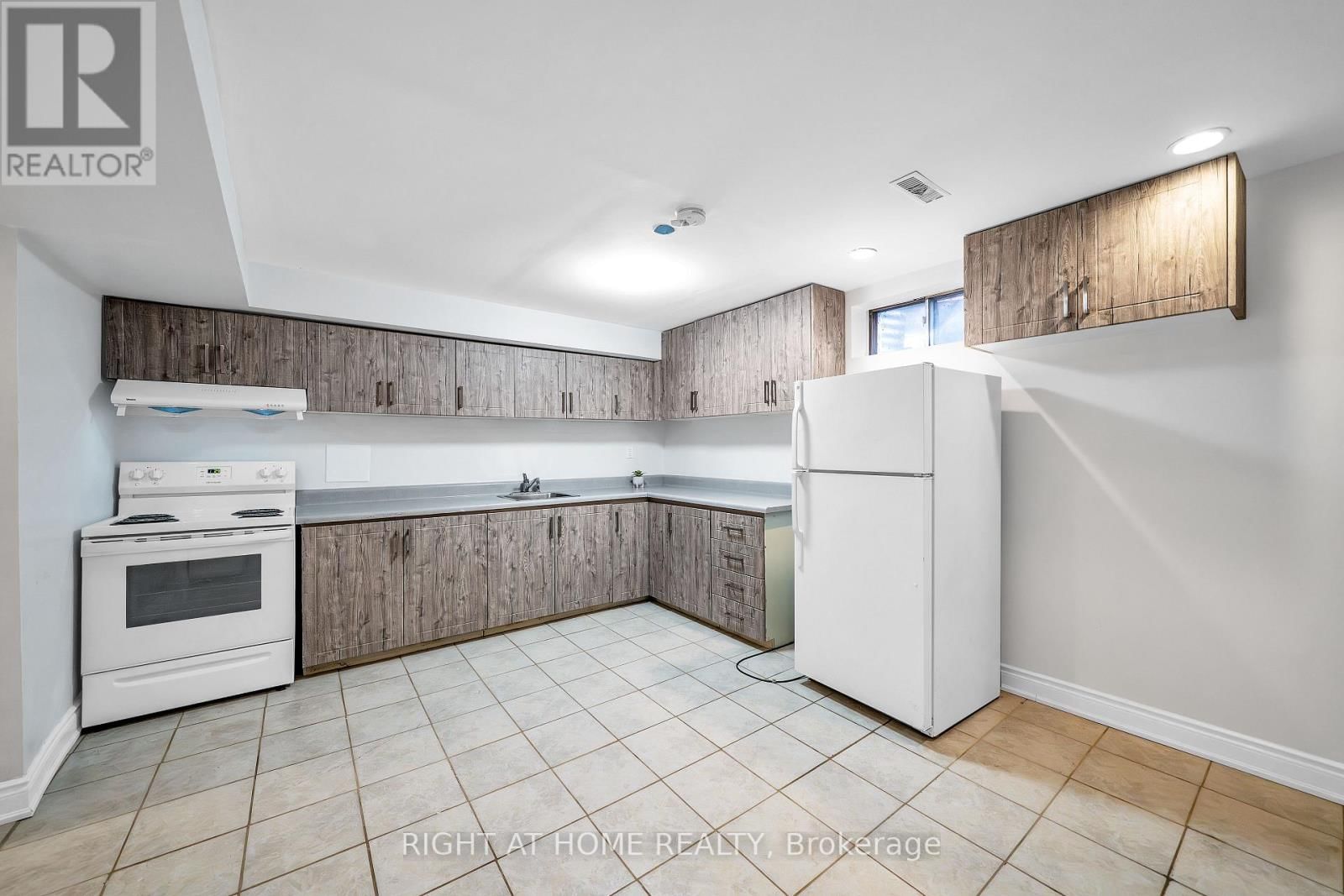 1657 DELLBROOK AVENUE Image 38