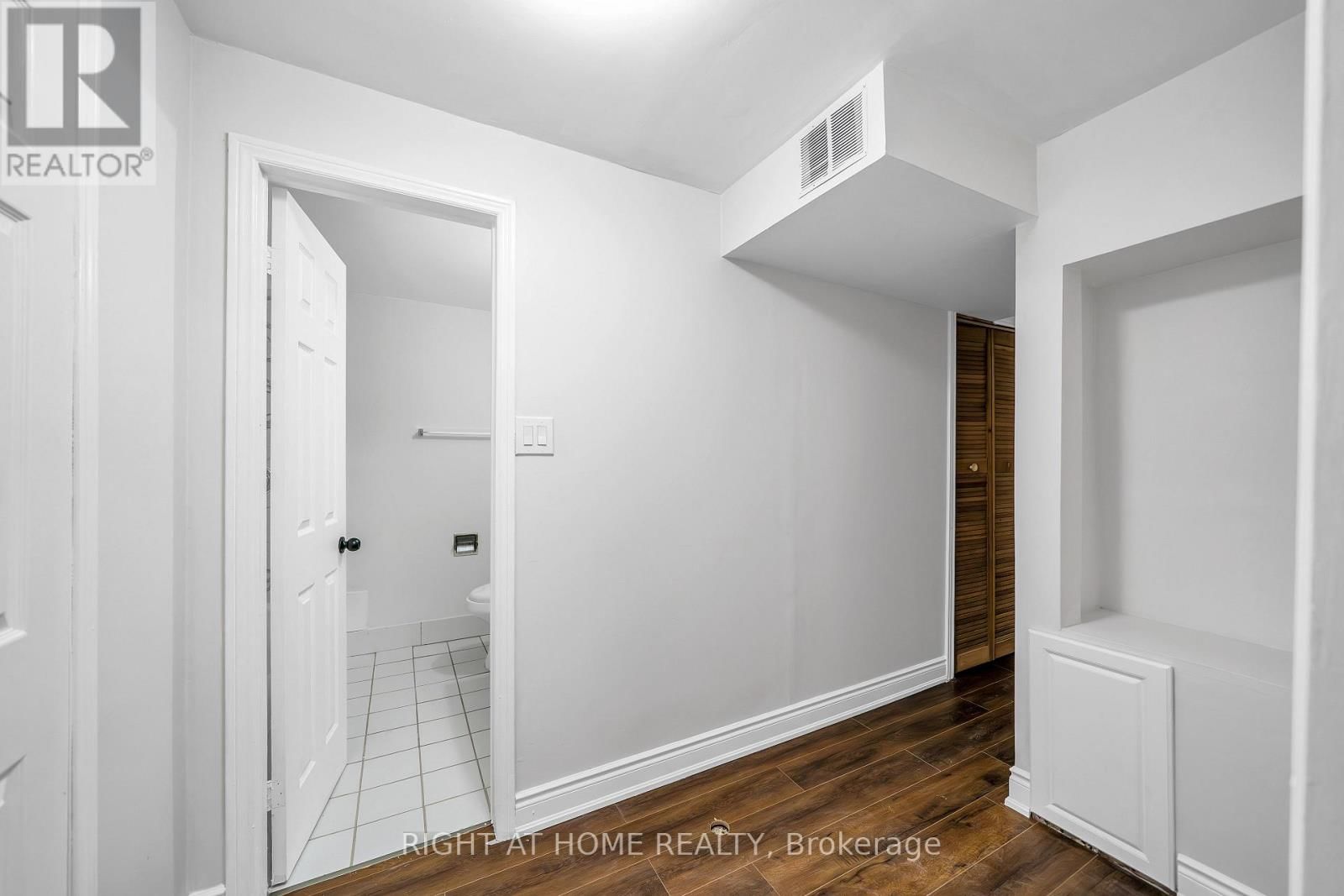 1657 DELLBROOK AVENUE Image 44