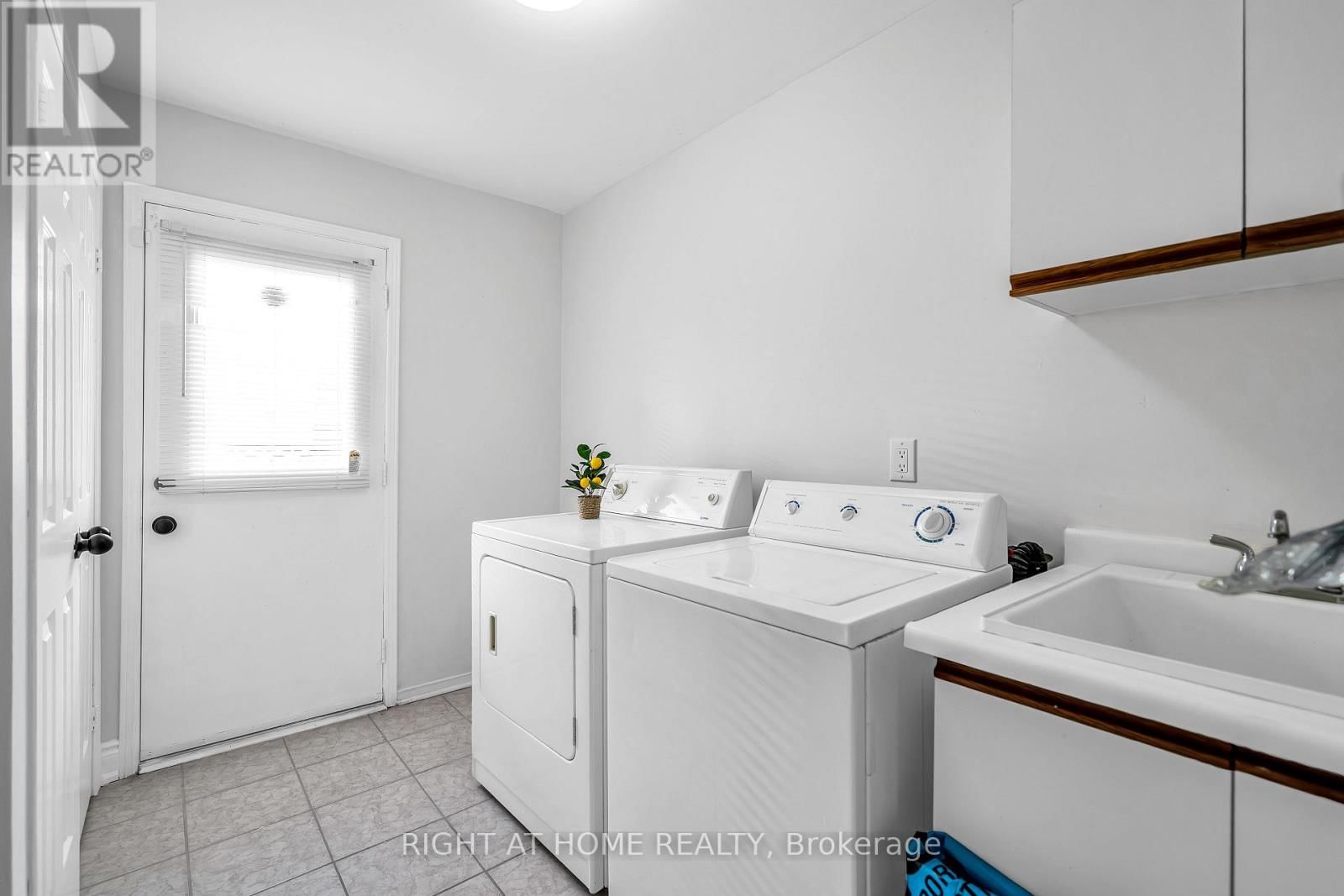 1657 DELLBROOK AVENUE Image 9