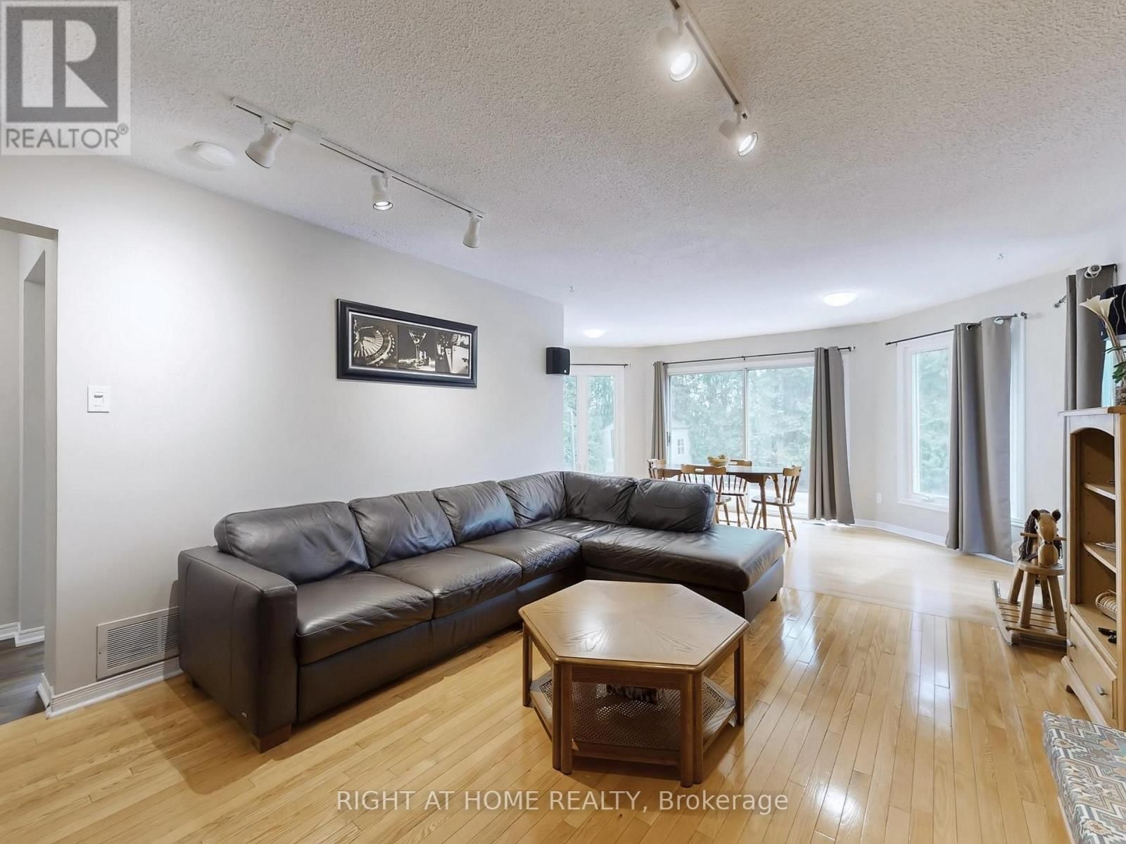 531 STEEPLE HILL Image 11