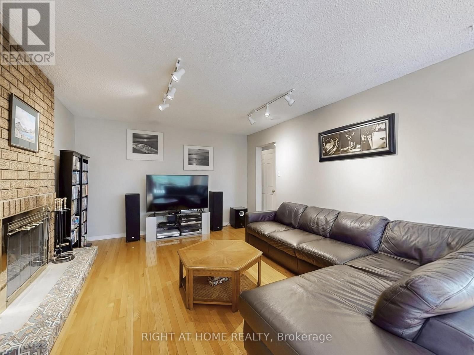 531 STEEPLE HILL Image 12