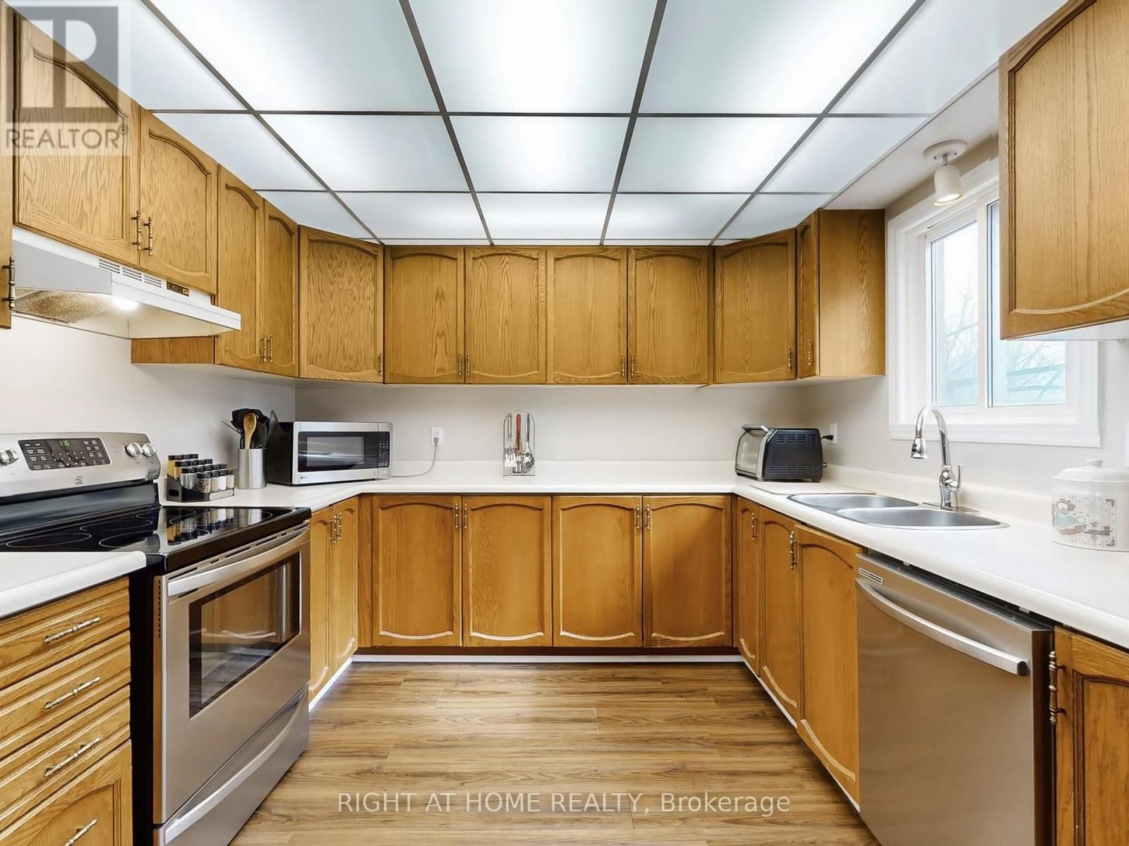 531 STEEPLE HILL Image 9