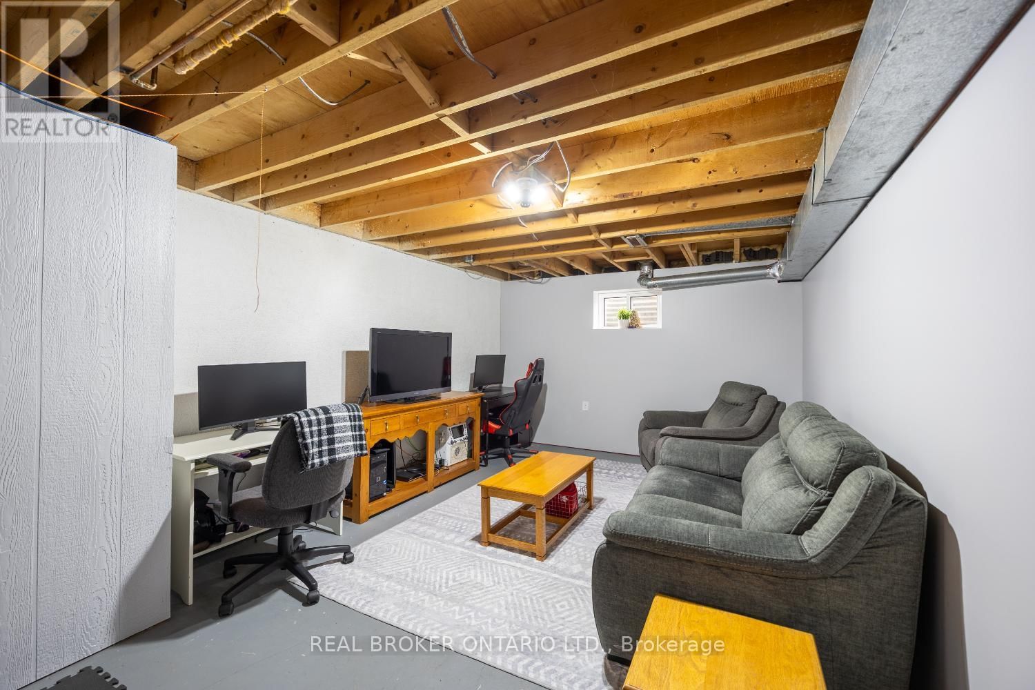 71 ROSER CRESCENT Image 24