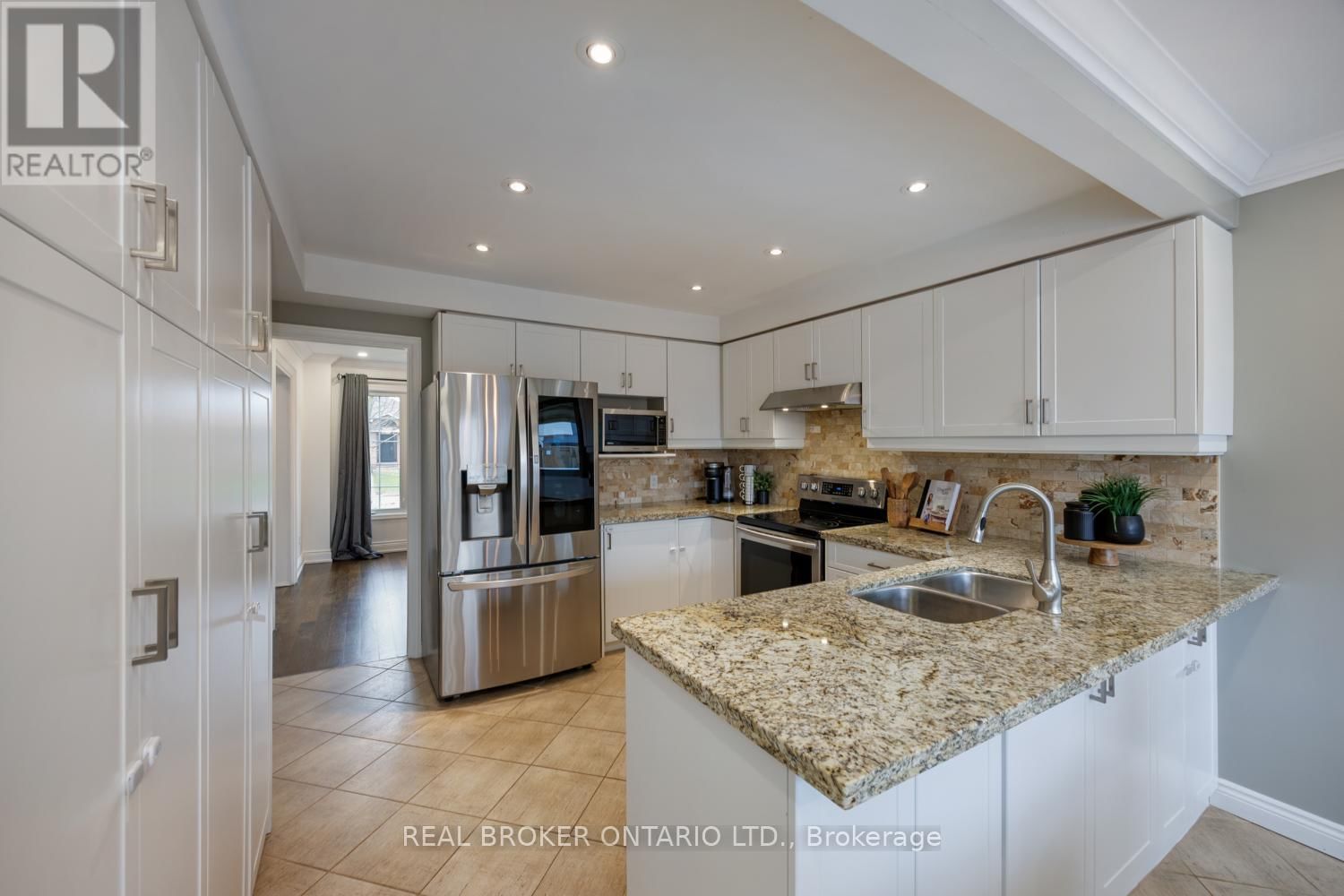 55 MULL CRESCENT Image 11