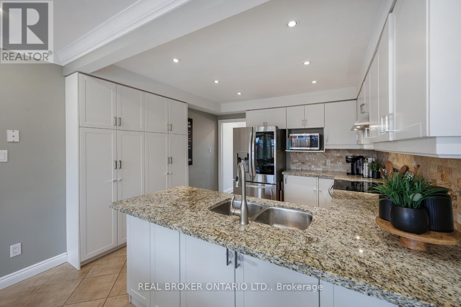 55 MULL CRESCENT Image 12