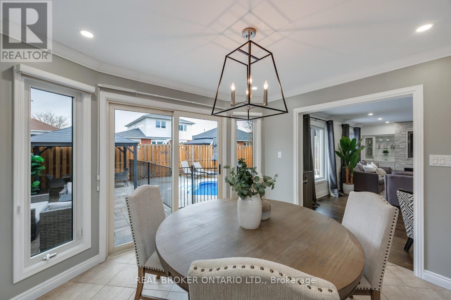 55 MULL CRESCENT Image 15