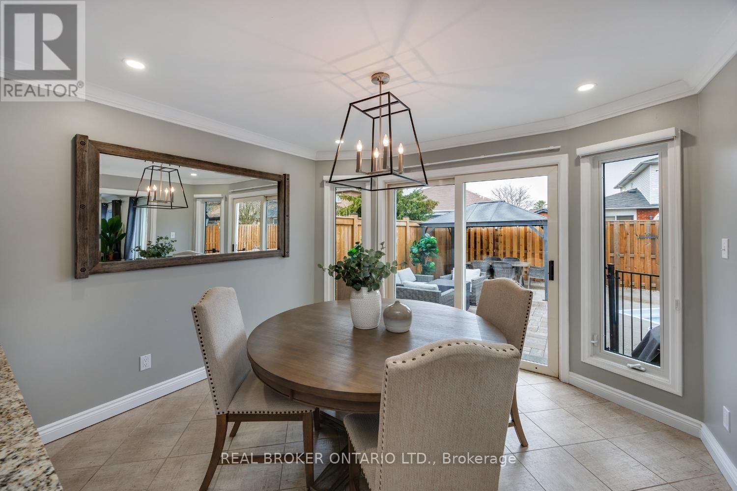 55 MULL CRESCENT Image 17