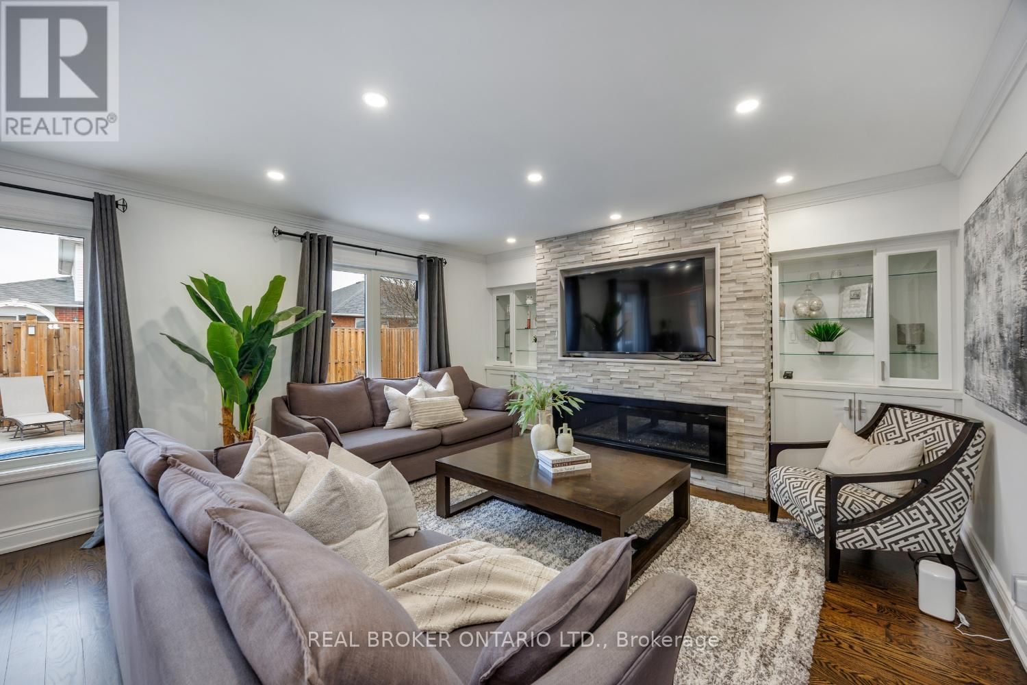 55 MULL CRESCENT Image 21