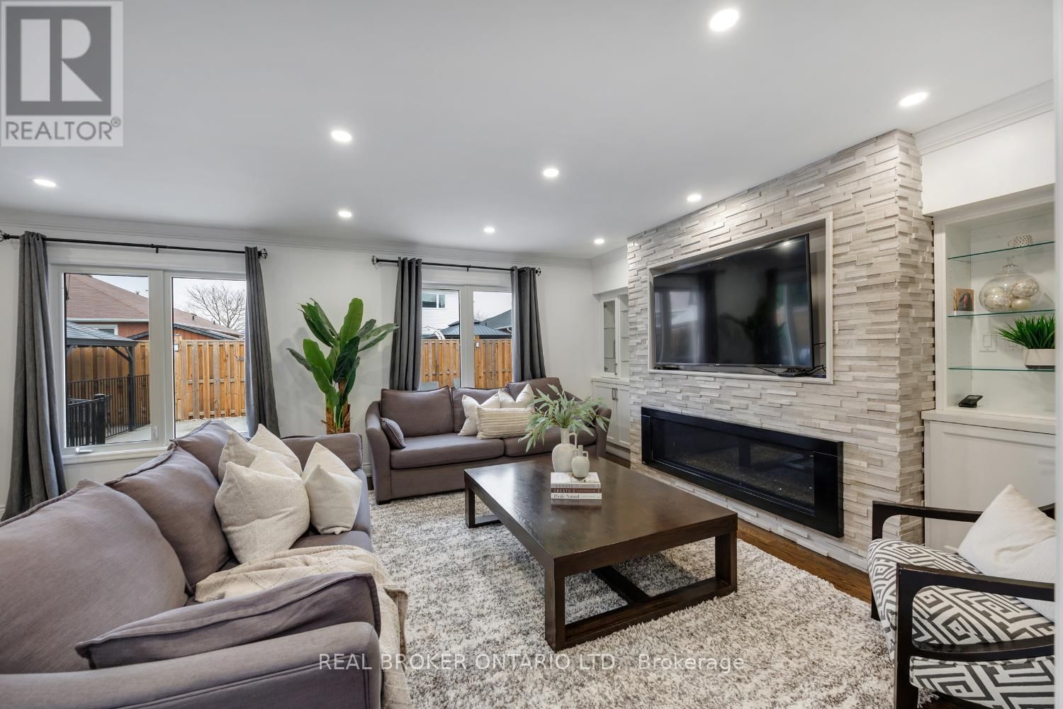 55 MULL CRESCENT Image 23