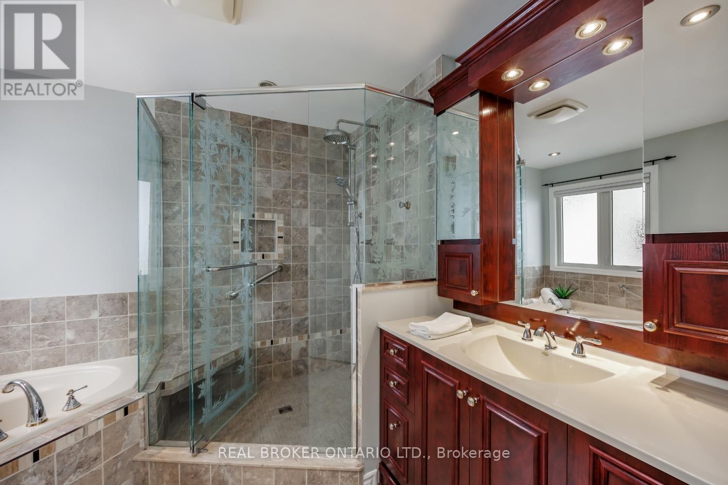 55 MULL CRESCENT Image 29