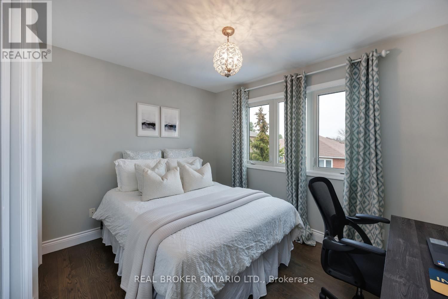 55 MULL CRESCENT Image 32